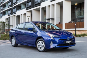 Toyota backs hybrid despite Prius sales running low on juice
