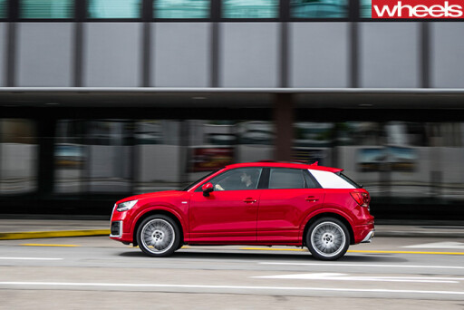 Audi -Q2-side -driving