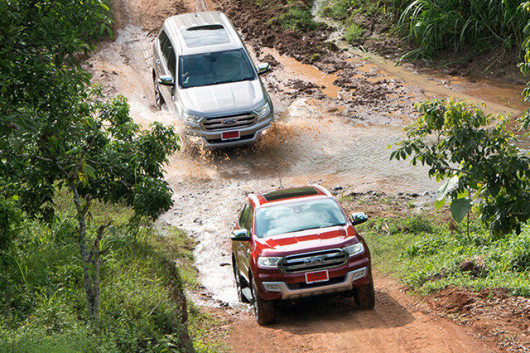 Ford Everest driving out of rut