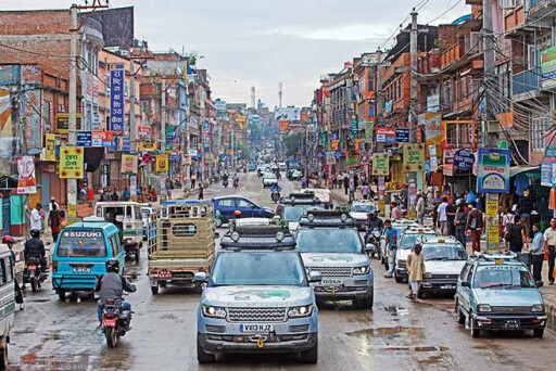 Range-Rover-Hybrid---India-to-Nepal-drive-city