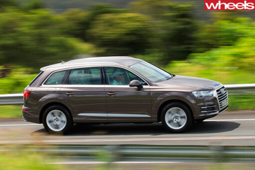 Audi -Q7-driving -side