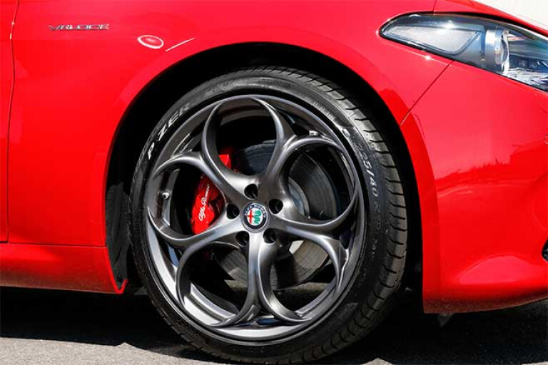 Alfa Romeo Giulia Veloce features 19-inch wheels.