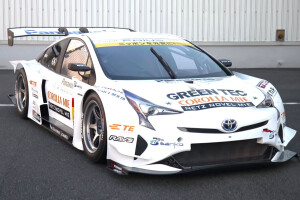 Toyota Prius racer gets V8 power