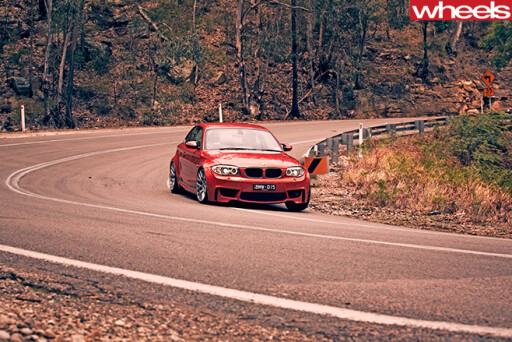 2013-BMW-1M-Coupe -driving -corner