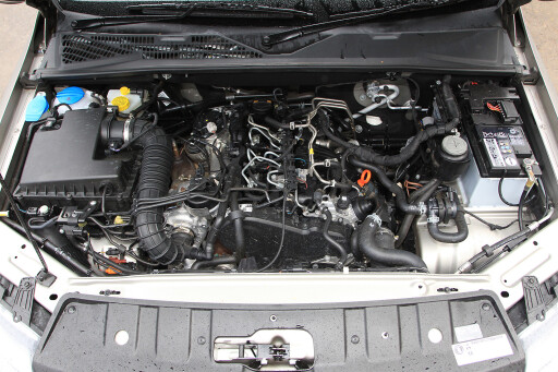 2011 Volkswagen Amarok Highline engine.jpg