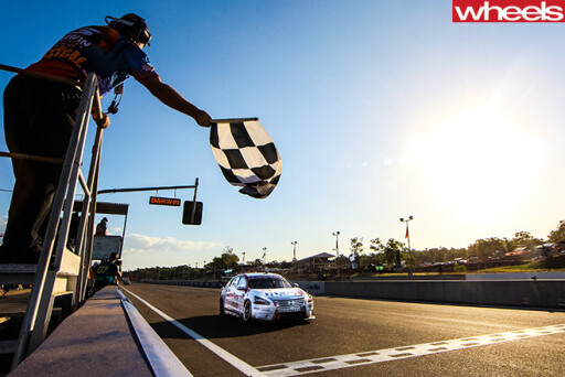 V8-Supercars -at -the -track