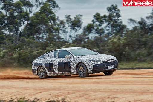 2018-Holden -Commodore -sand -drifting