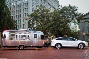 Are electric vehicles and hybrids good for towing?