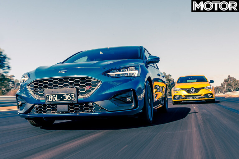 Ford Focus ST vs Renault Megane