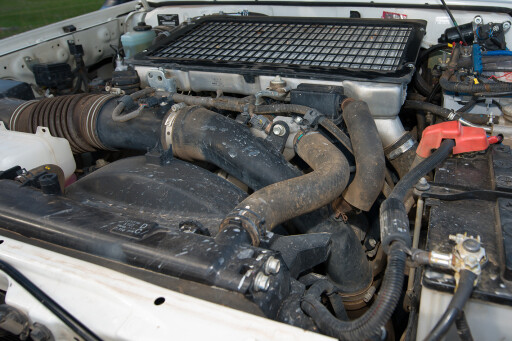 2010-Toyota-Land-Cruiser-76-Series-engine.jpg