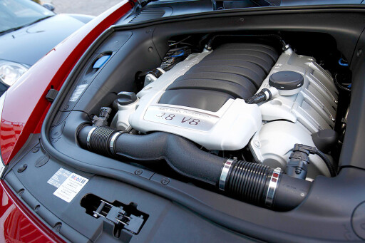 Porsche-Cayenne-engine.jpg