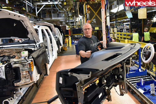Ford -factory -worker -assembles -Ford -F150-rouge -truck
