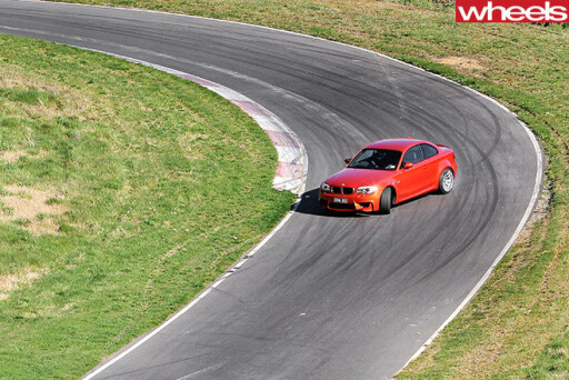 BMW-1M-orange -driving -around -track