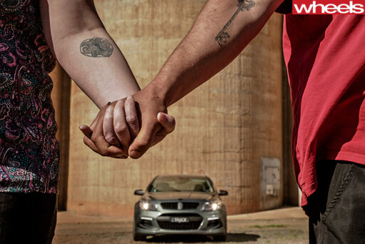 HSV-Track -Edition -holding -hands