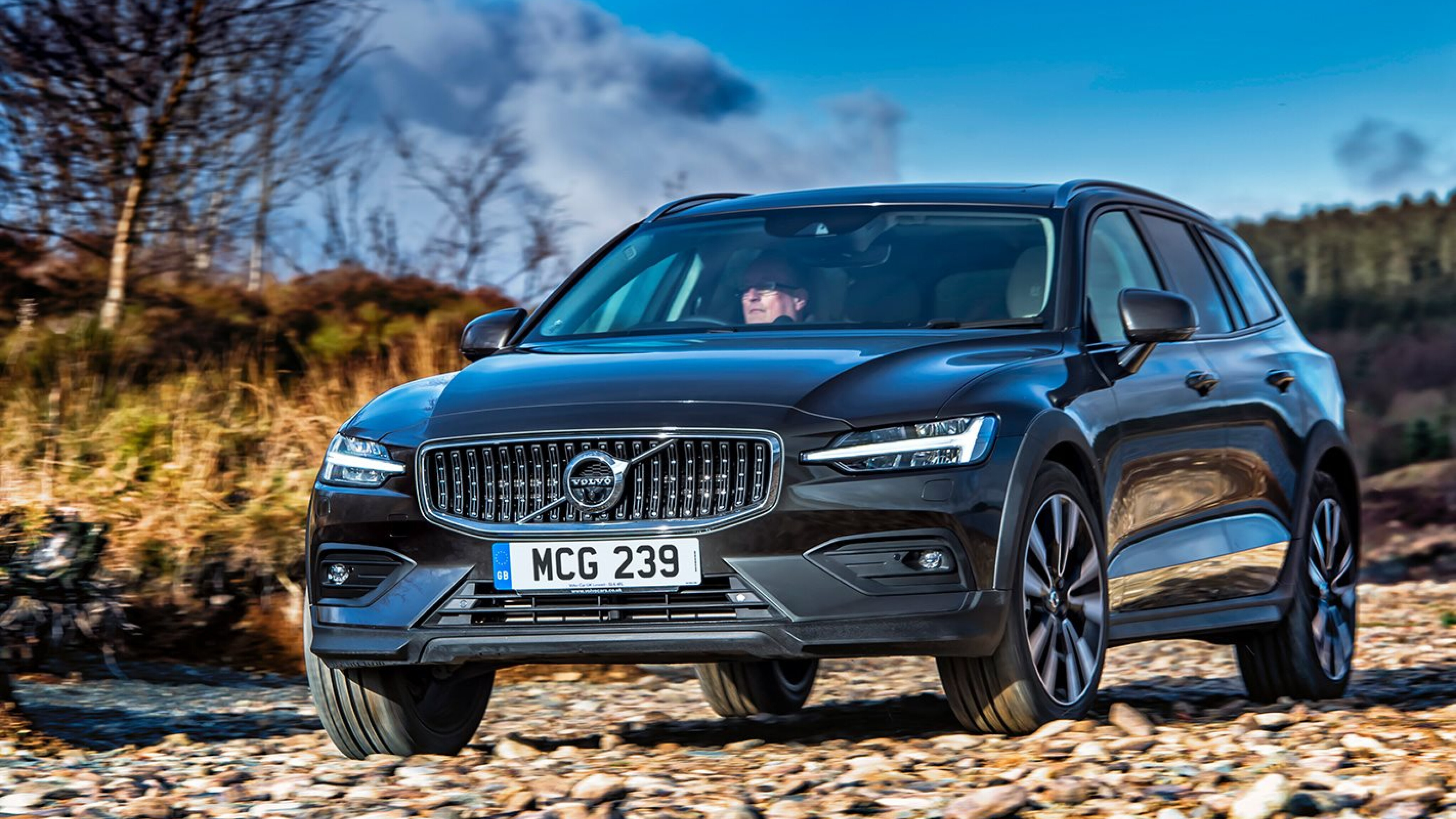 2020 Volvo V60 Review, Pricing, and Specs