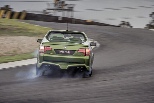 Chris -Harris -with -HSV-Maloo -driving -rear