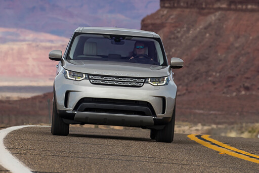 2017 Land Rover Discovery driving front