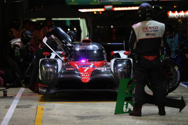 Liquefy puberty Romance Toyota sets new Le Mans lap record