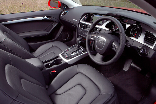 2009-Audi-A5-2.0T-quattro-interior.jpg