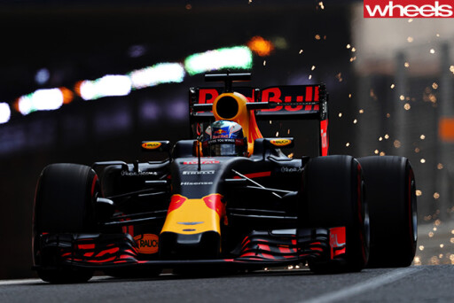 Daniel -Ricciardo -red -bull -driving -fron
