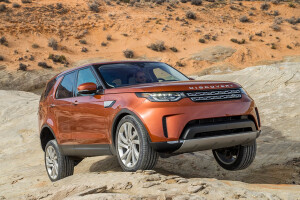 2017 Land Rover Discovery main