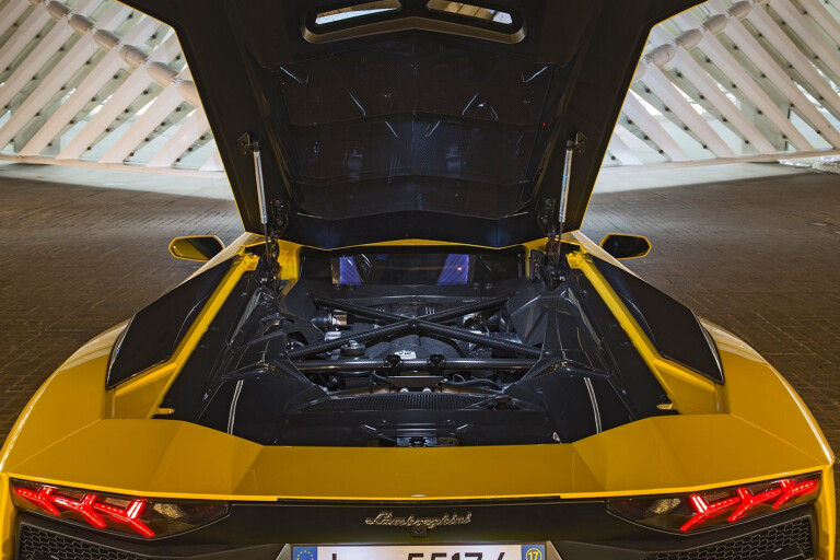 Lamborghini commits to V12 future