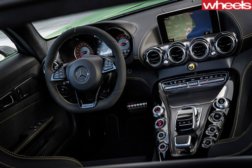 2016-Mercedes -AMG-GT-R-interior