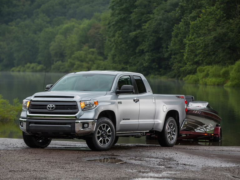 Toyota Tundra towing a speed boat