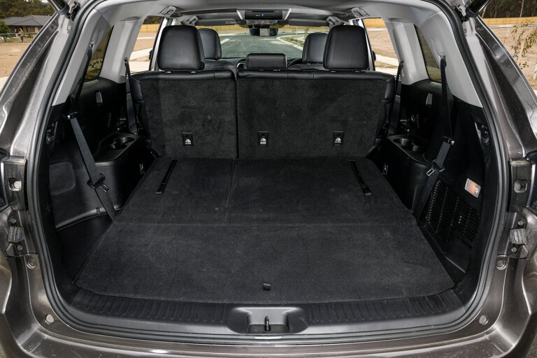 Toyota Kluger boot space