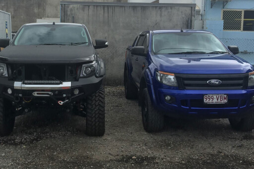 Ford Ranger V8 side by side