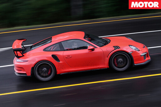 Posrche 911 gt3 rs driving fast