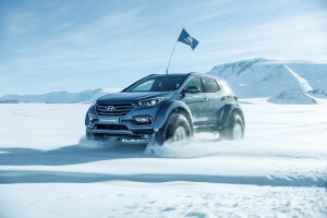 Hyundai Santa Fe crosses Antarctica