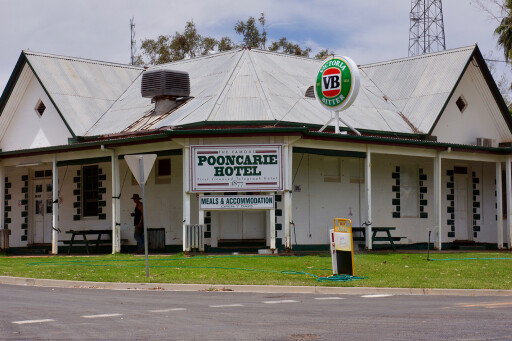 Pooncarie pub Darling River NSW.jpg