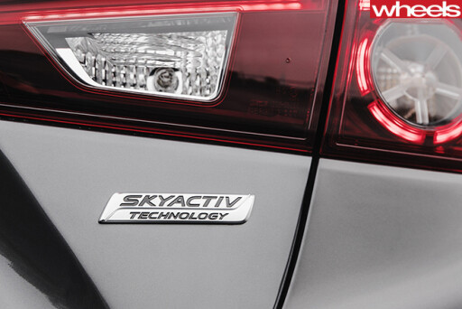 Mazda 3-sedan -skyactiv -badge -embed
