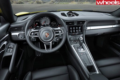 Porsche -911-Carerra -4s -interior
