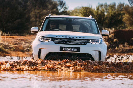 2017 Land Rover Discovery offroad
