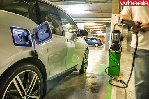 BMW-i 3-REX-side -in -carpark -charging