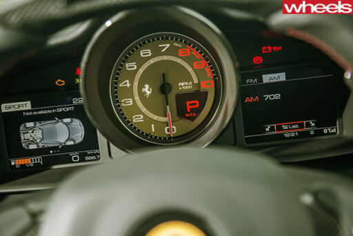 Ferrari -488-GTB-tachometer