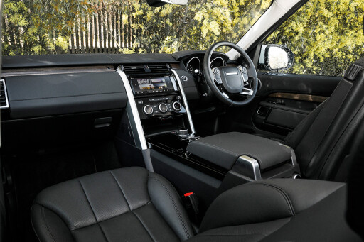 2017 Land Rover Discovery cabin.jpg