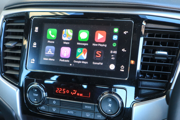 2019 Mitsubishi GLX+ crew cab Apple CarPlay
