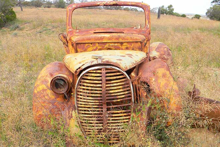 Murray -sunset -rusted -car