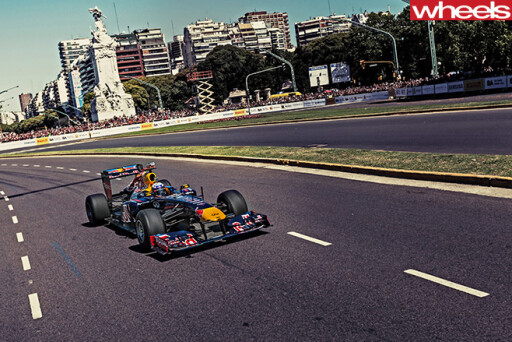 Daniel -Ricciardo -F1-racing -side -top