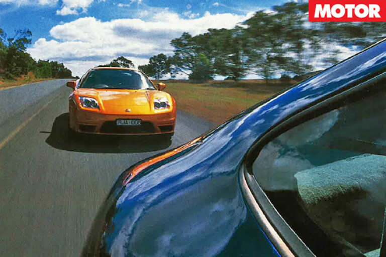 Honda NSX vs Porsche 911 racing