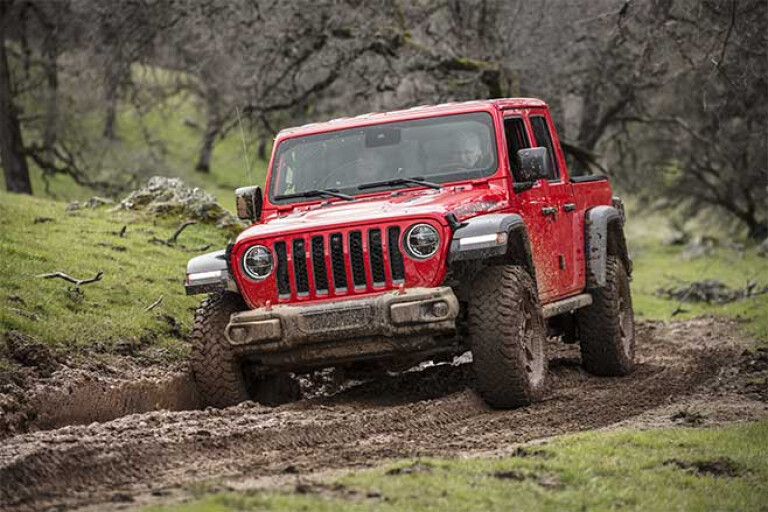 Jeep Gladiator in mud