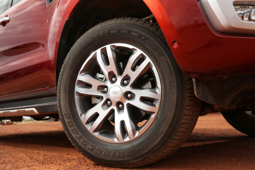 Ford-Everest-Titanium-wheel.jpg