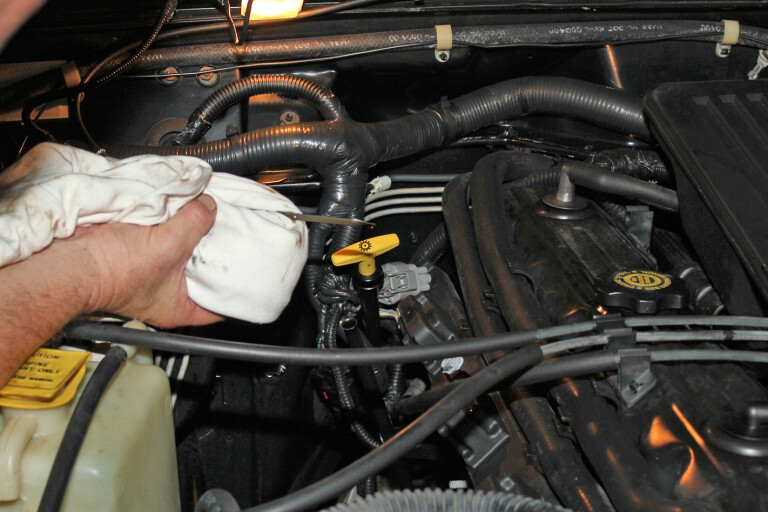 Turn-off-engine-and-check-oil.jpg