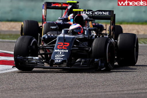 Jenson -Button -driving -f1