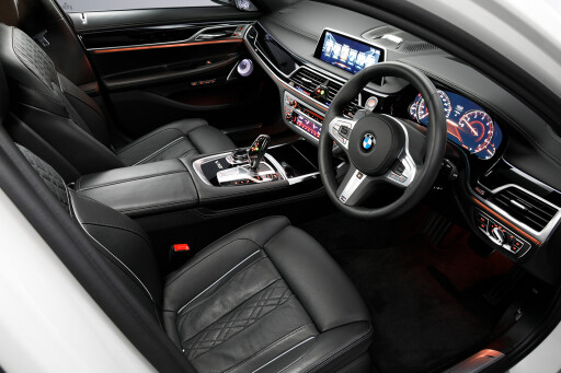 2017-BMW-M760Li-xDrive-interior.jpg