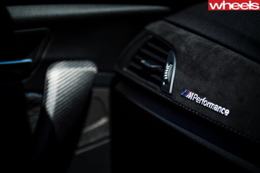 BMW-M140i -M-Performance -badge