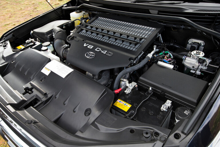 Toyota LandCruiser V8 engine